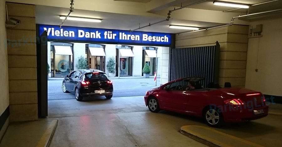 Ohne Schranke und Ticket direkt ins Zirkel-Parkhaus in Karlsruhe