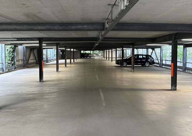 Parkplatz im Parkhaus mit Valet Service am Flughafen Stuttgart