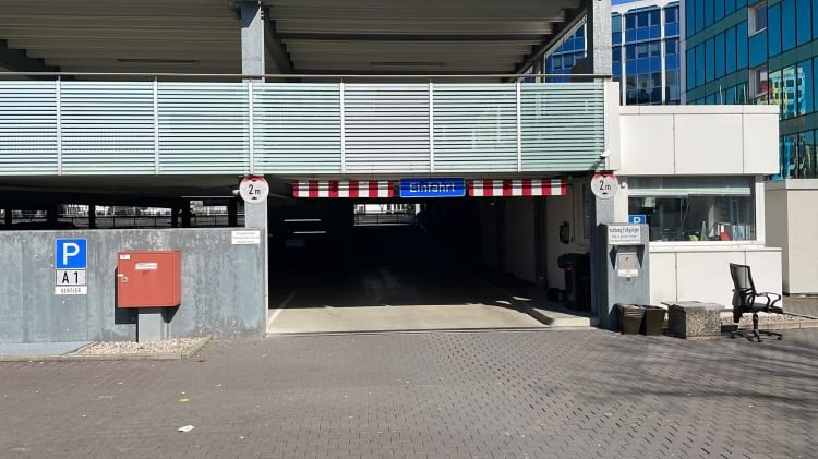 Parkplatz Im Parkhaus Mit Shuttle Zum Flughafen Frankfurt Sparparker