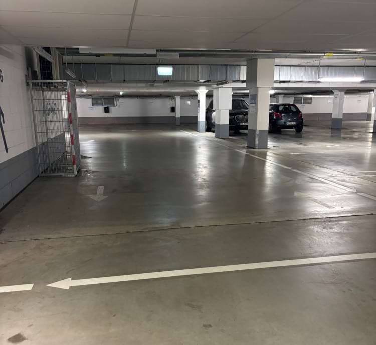 Parkplatz im Parkhaus mit Valet Service am Flughafen Düsseldorf