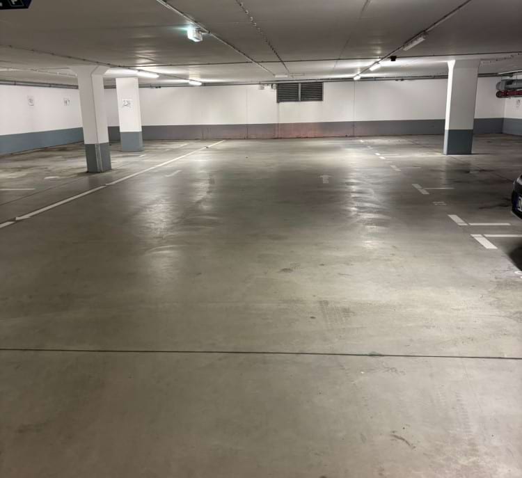 Parkplatz im Parkhaus mit Valet Service am Airport Düsseldorf