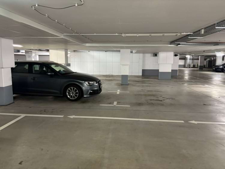 Parken im Parkhaus mit Valet Service am Flughafen Düsseldorf